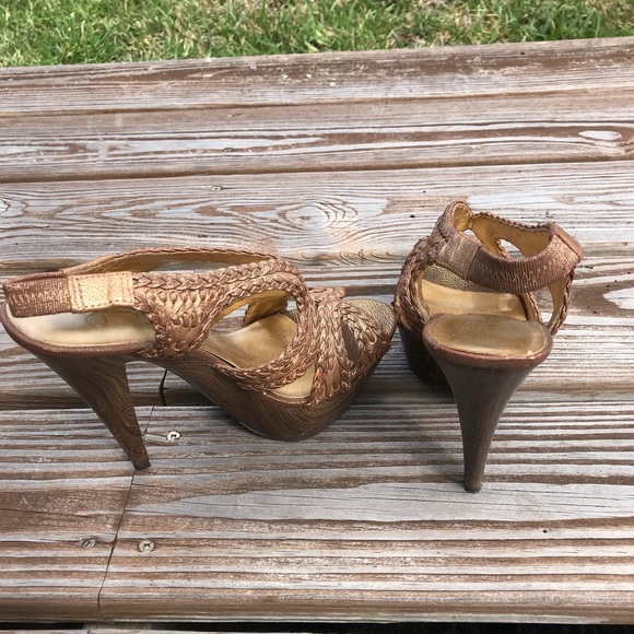 Jessica Simpson Bronze/Rosegold high heels - Picture 4 of 6